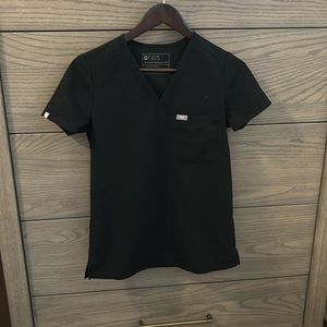 Black figs scrub top